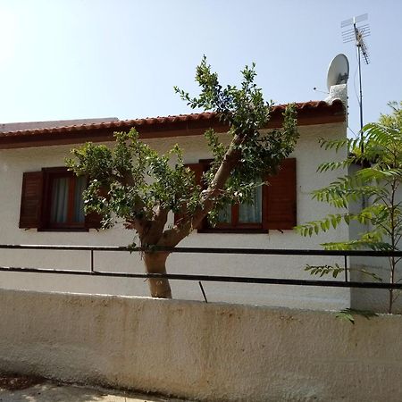 Вилла House By The Sea Луца Экстерьер фото